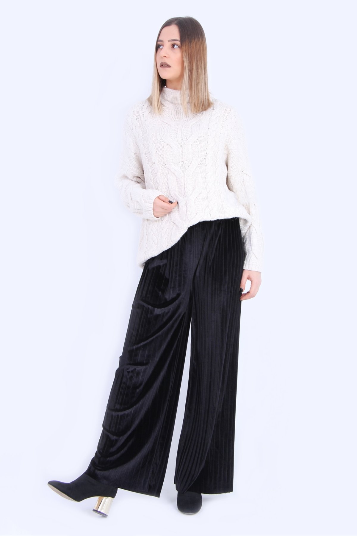 Piliseli Kadife Pantolon 