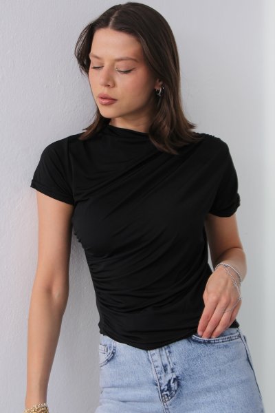 MODEL KUMAŞ SALAŞ CROP TİŞÖRT
