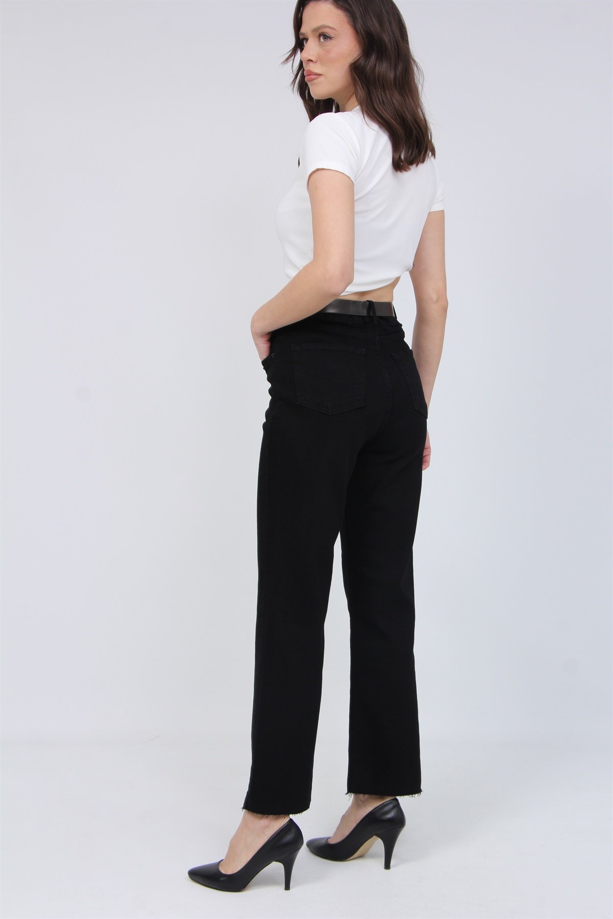 Kemerli Kesik Paça Kot Pantolon 