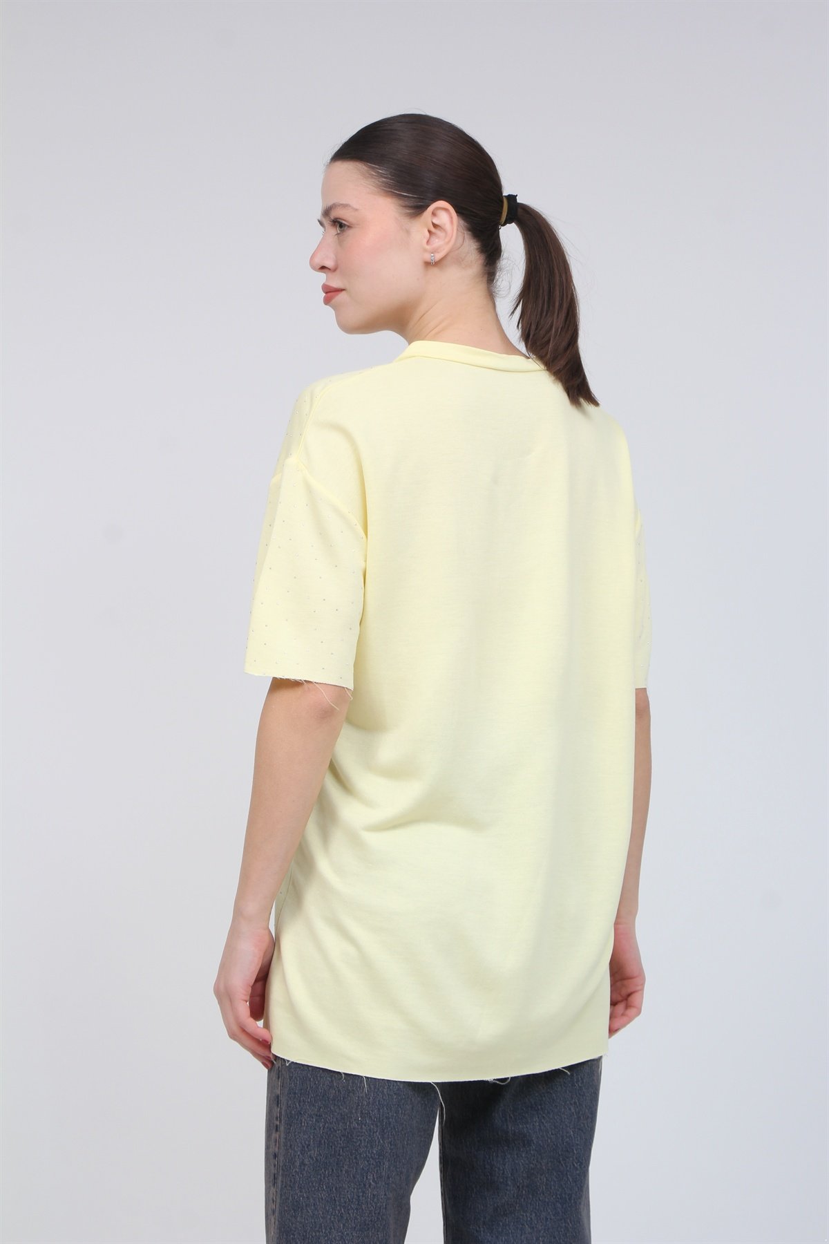 V Yaka Taşlı Tişört 