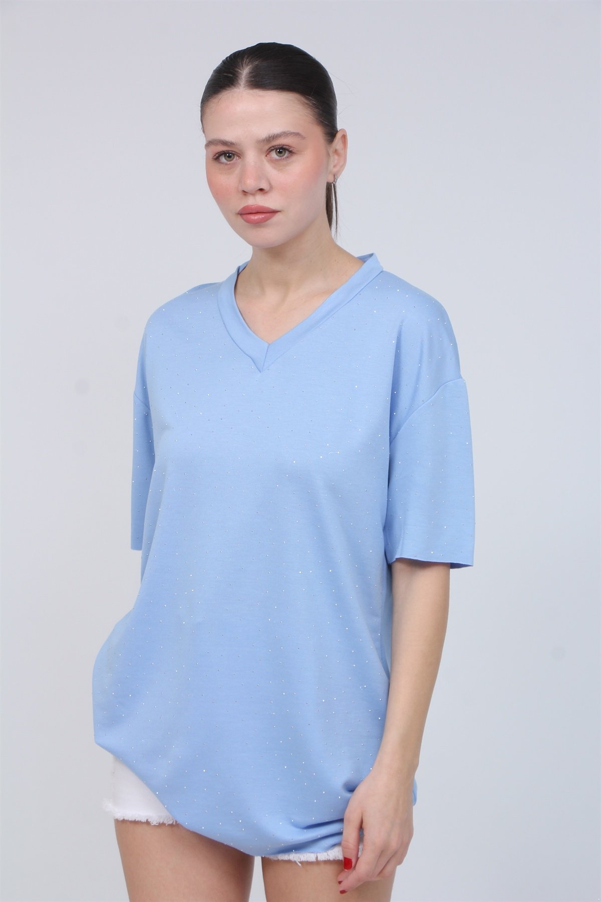 V Yaka Taşlı Tişört 