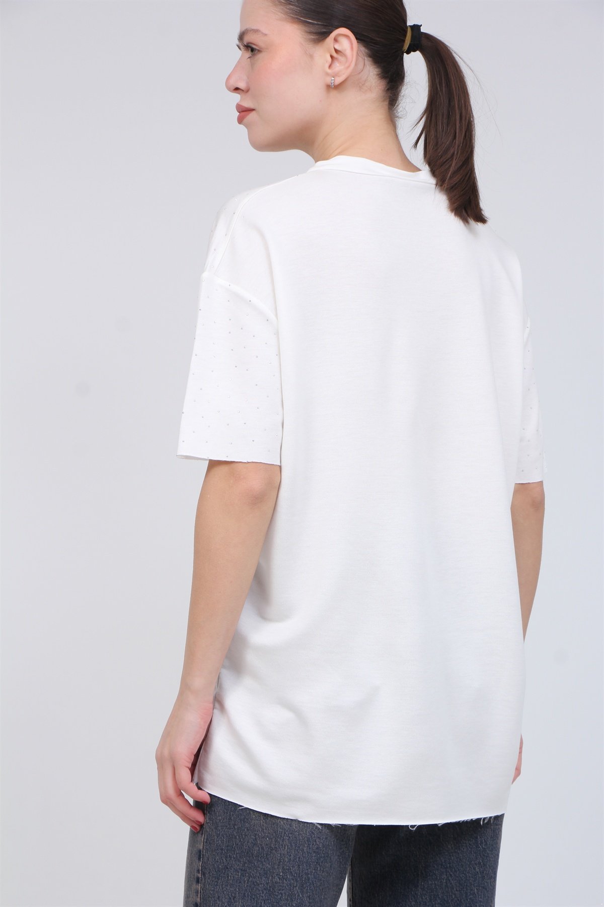 V Yaka Taşlı Tişört 