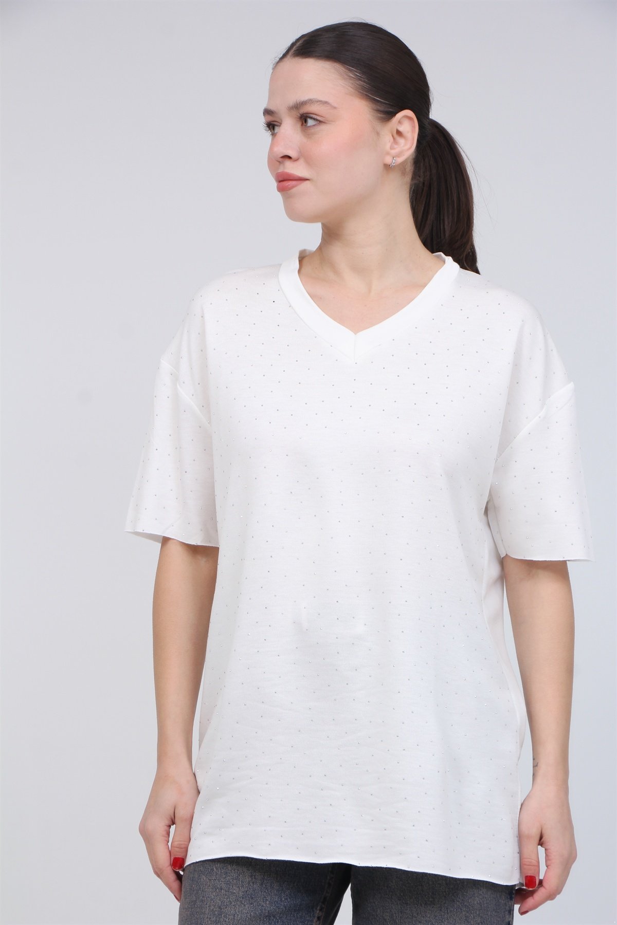 V Yaka Taşlı Tişört 