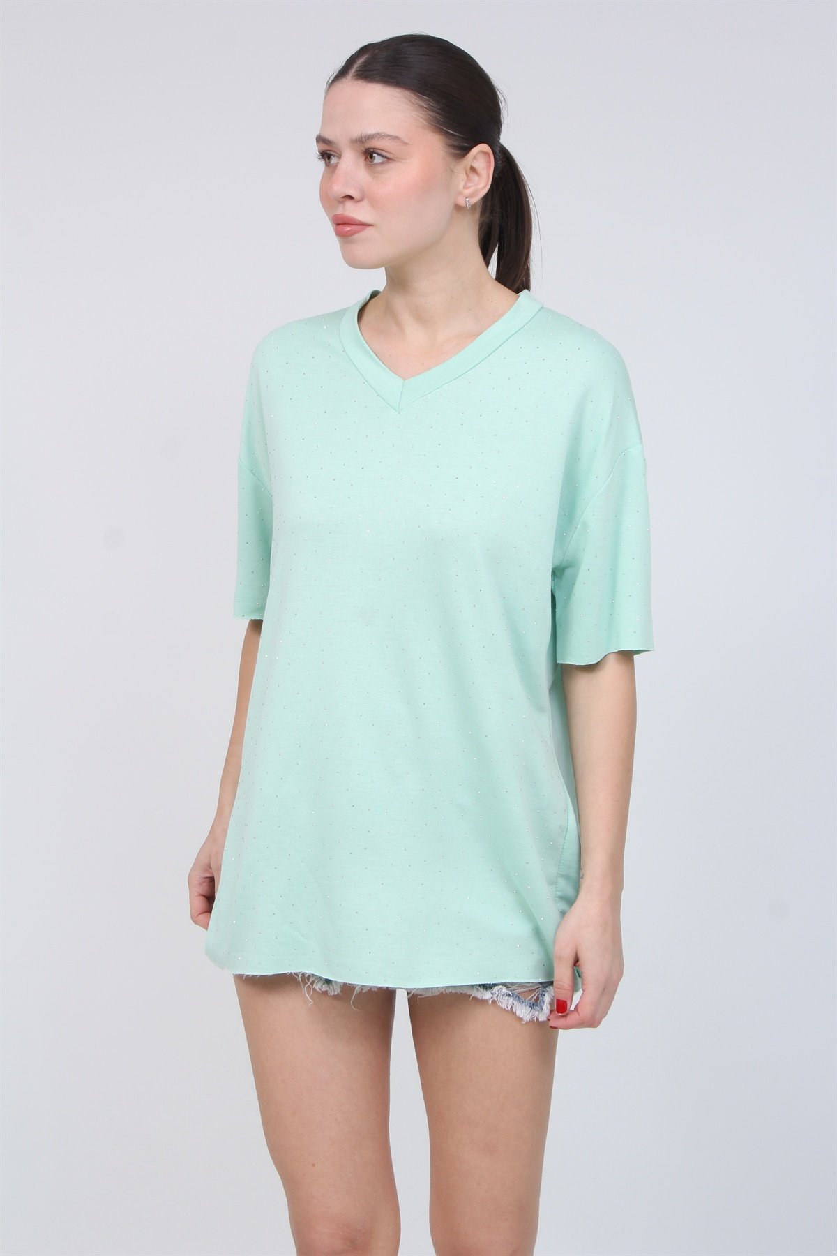 V Yaka Taşlı Tişört 