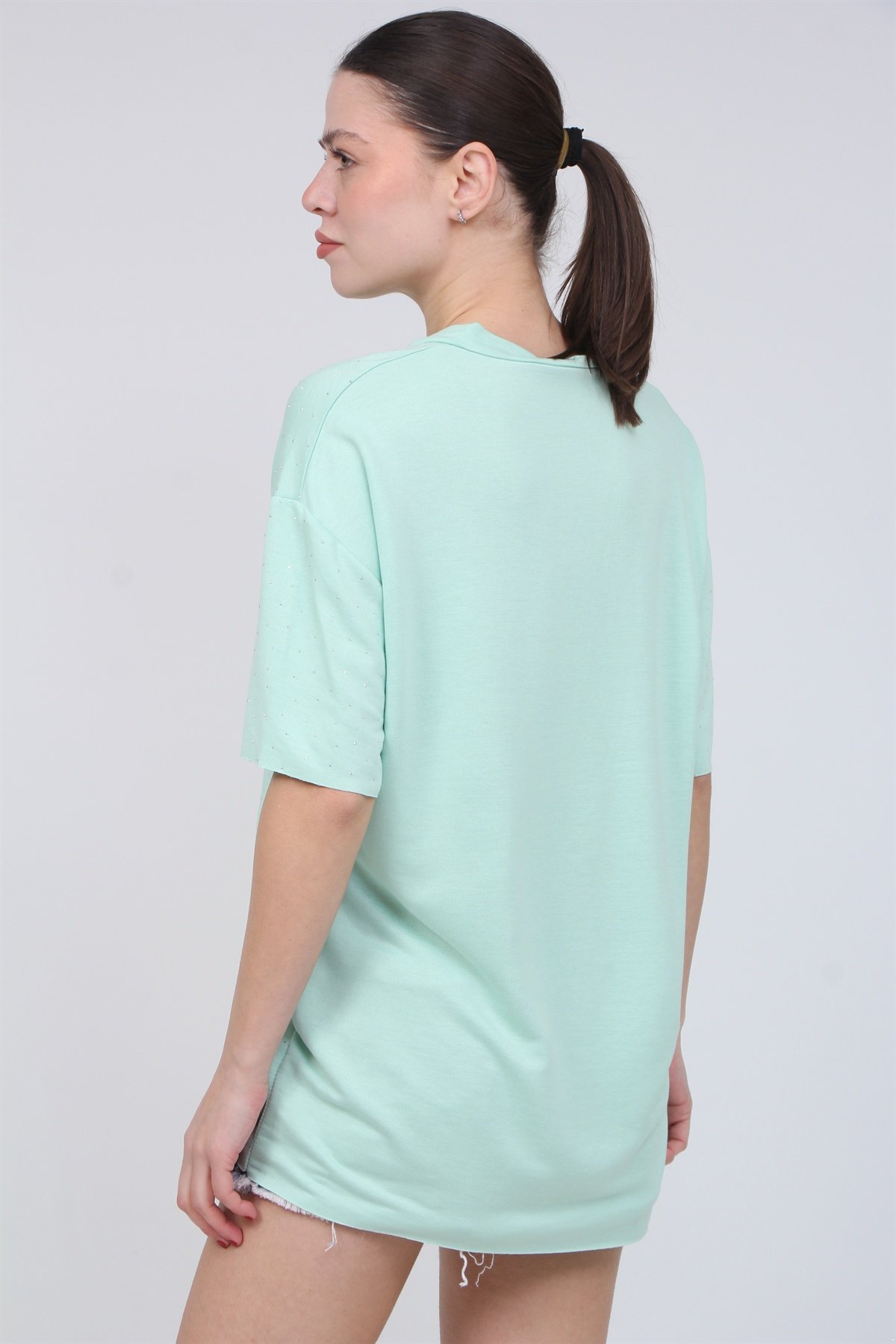 V Yaka Taşlı Tişört 