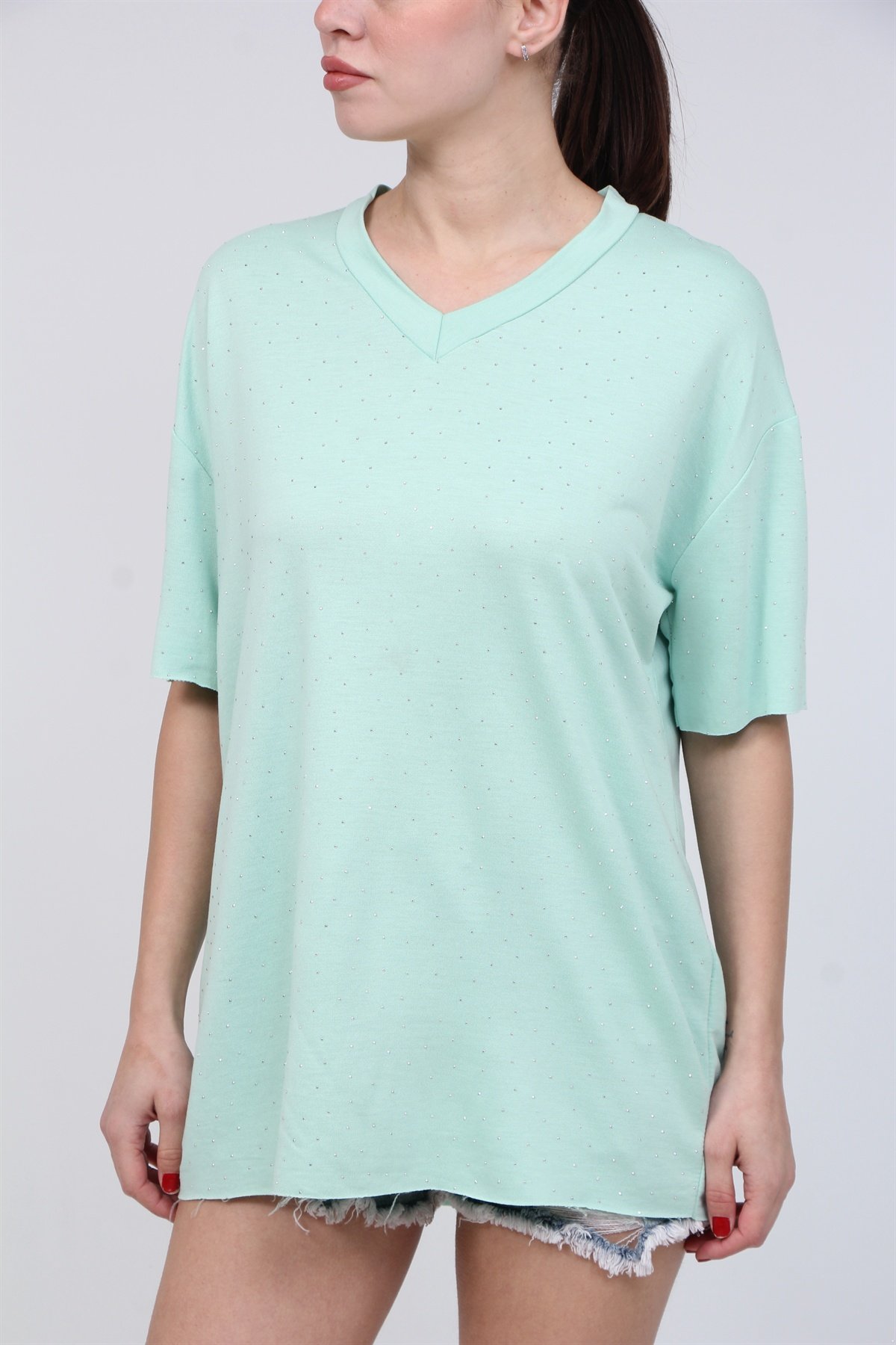 V Yaka Taşlı Tişört 