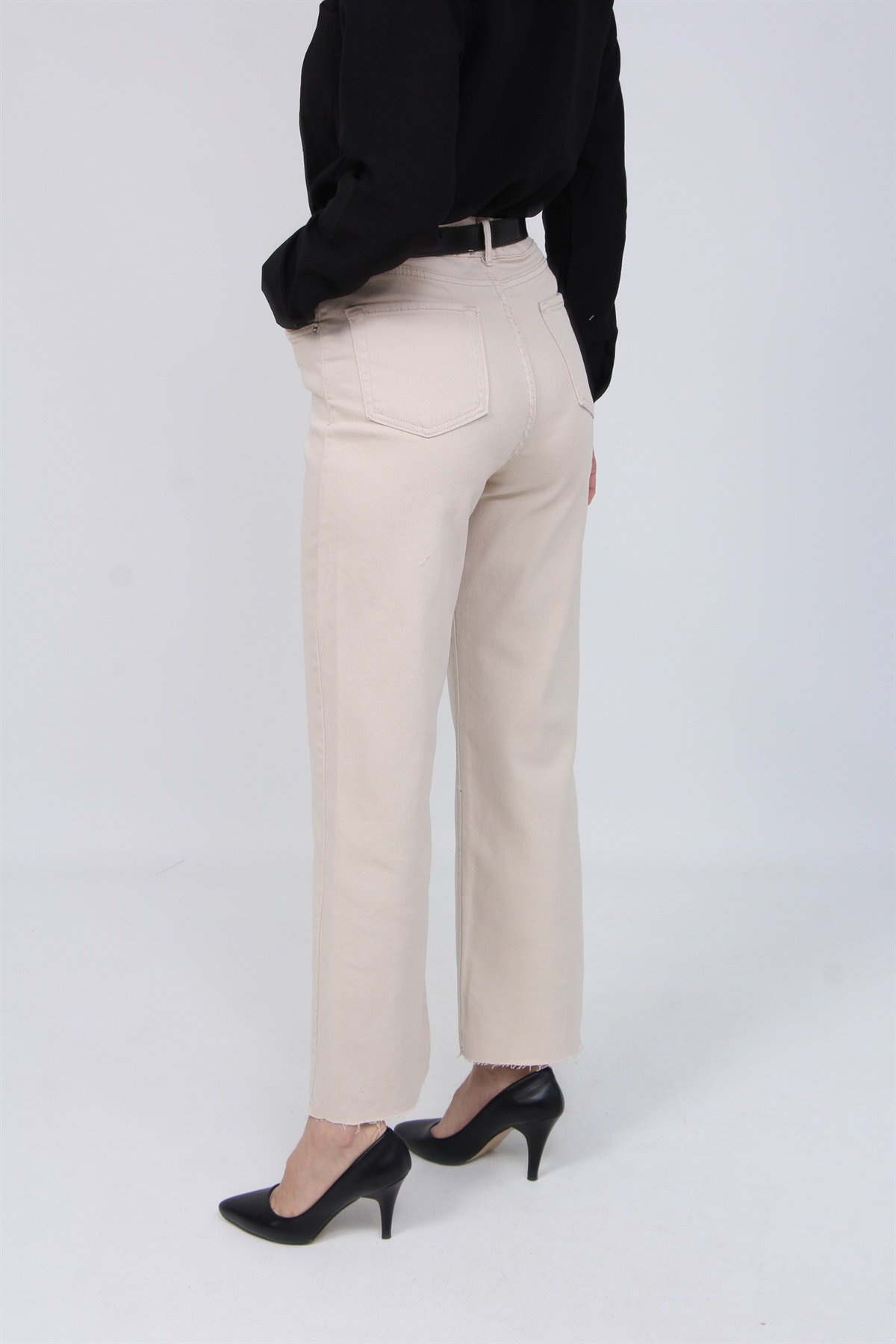 Kemerli Kesik Paca Kot Pantolon 